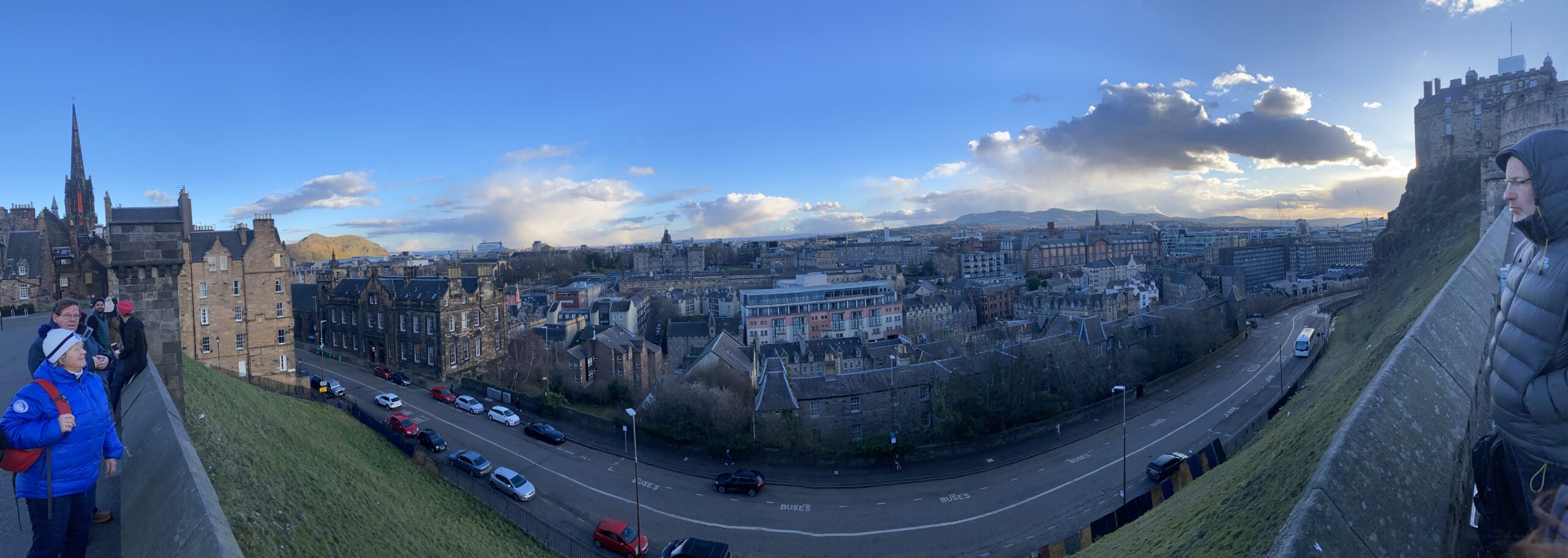 Edinburghs Old Town from the castle parking lot